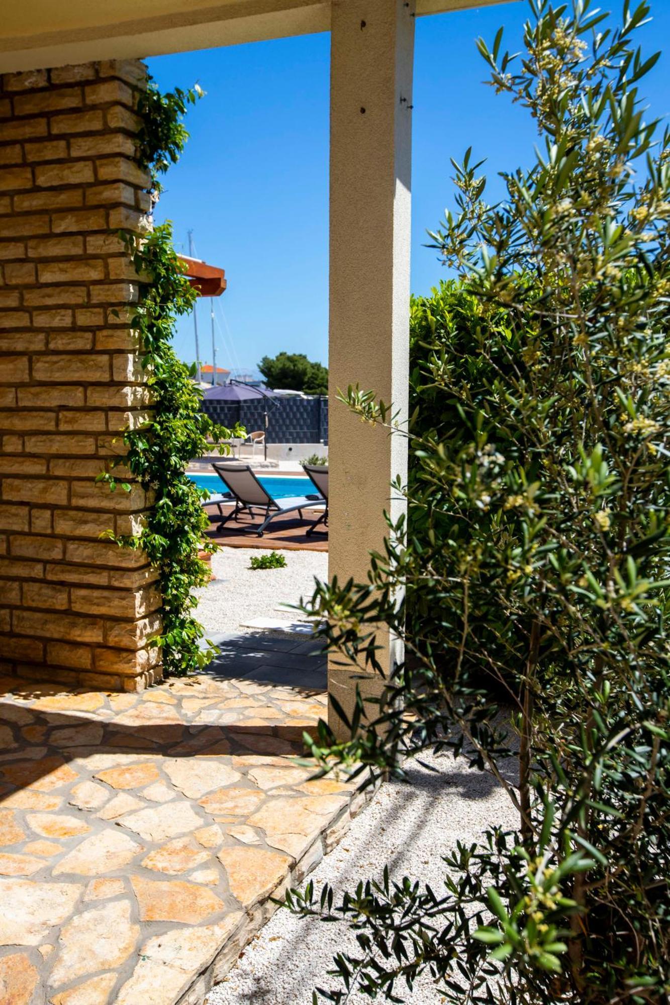 Apartment Laura Trogir Bagian luar foto