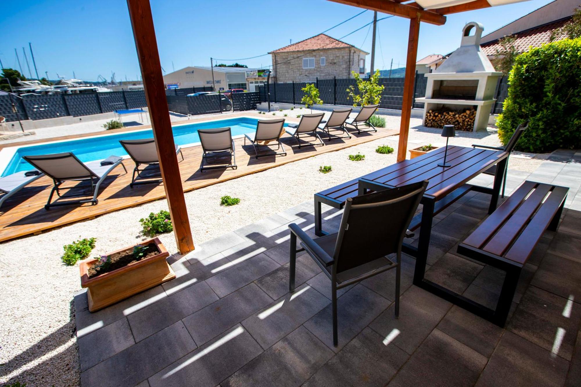 Apartment Laura Trogir Bagian luar foto
