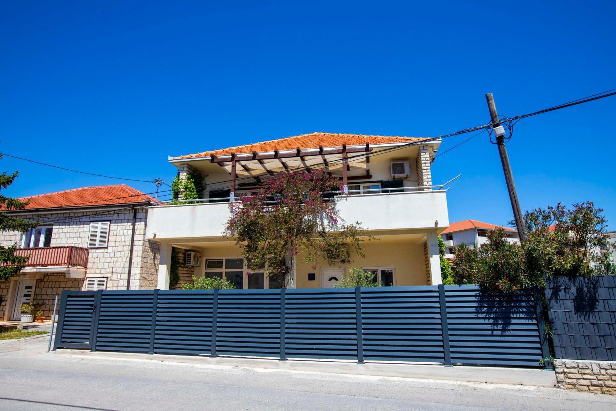Apartment Laura Trogir Bagian luar foto