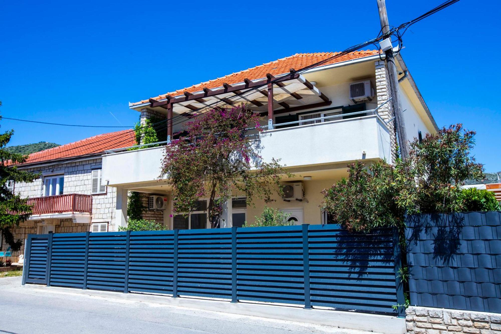 Apartment Laura Trogir Bagian luar foto