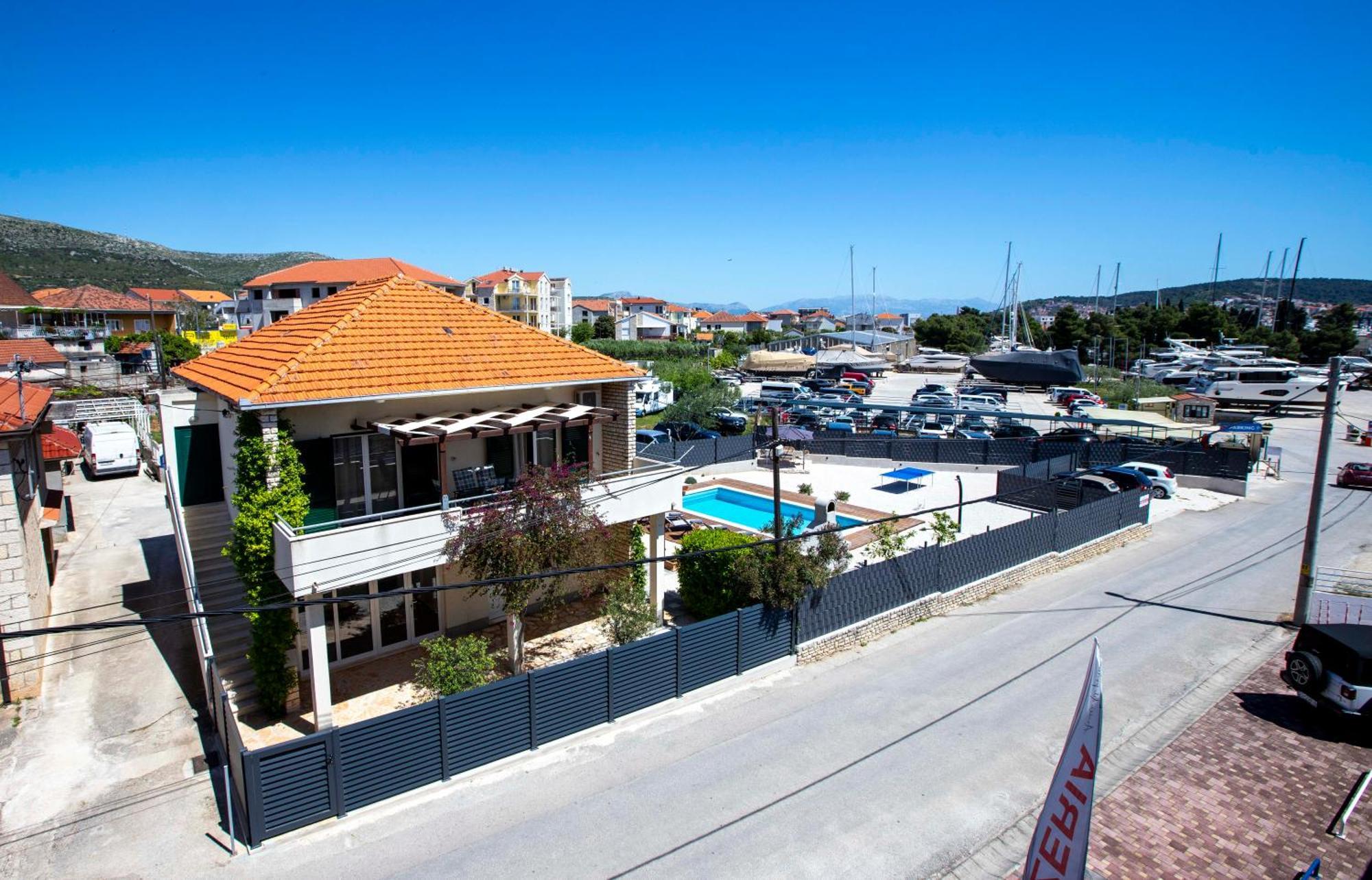 Apartment Laura Trogir Bagian luar foto