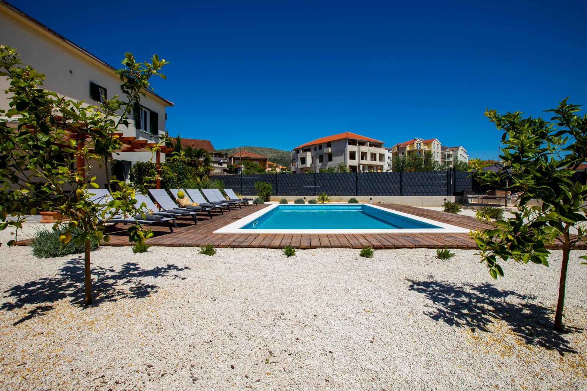 Apartment Laura Trogir Bagian luar foto
